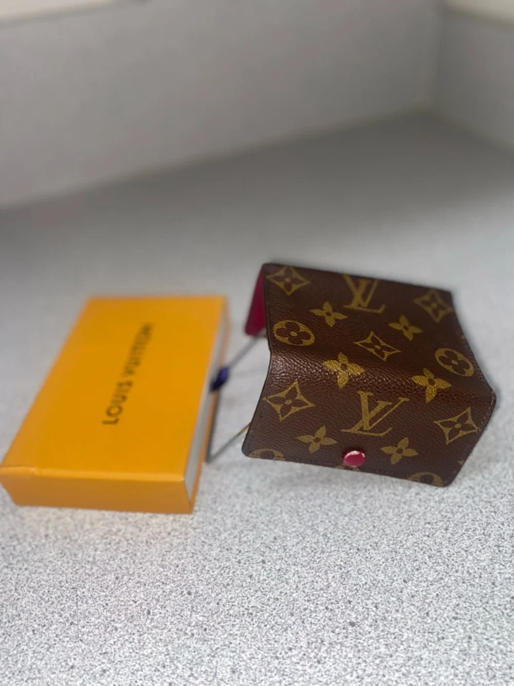 Louis Vuitton Monogram 6 Key Holder Multicles Rare Raspberry Interior EUC - Picture 13 of 15